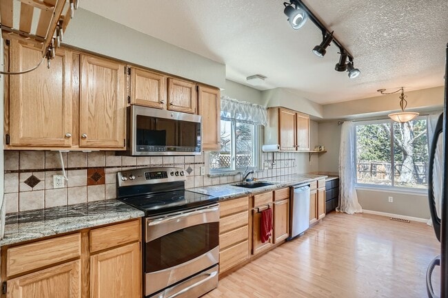 Building Photo - Evolve Real Estate and Property Management: Wonderful Home Available for move in on May 3rd!