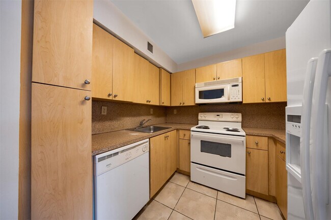 Building Photo - 2809 N Course Dr