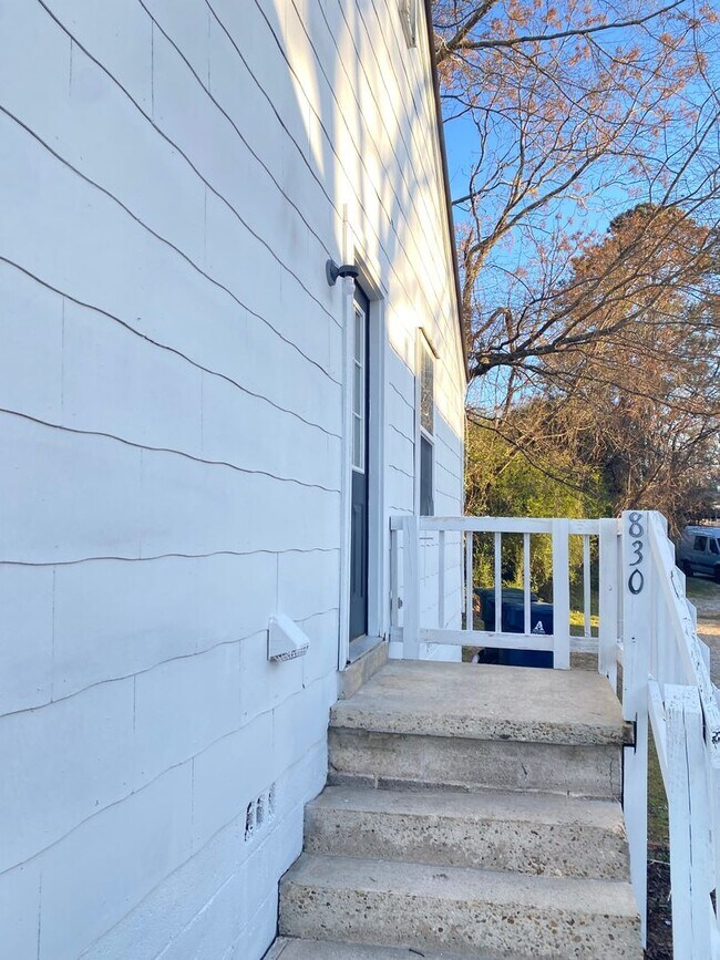 Building Photo - Great Location! Available June 2026!