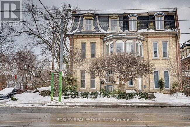 Photo du bâtiment - 215 Carlton St.