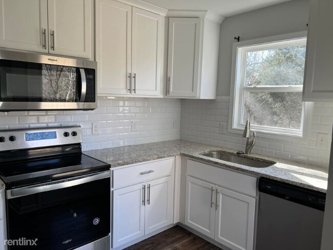 Building Photo - 3 br, 2 bath House - 615 W. Woodring