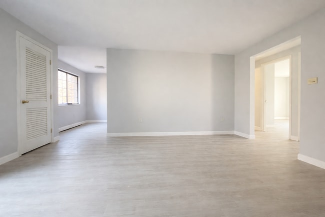 Foto del edificio - 2100 Skyline Dr