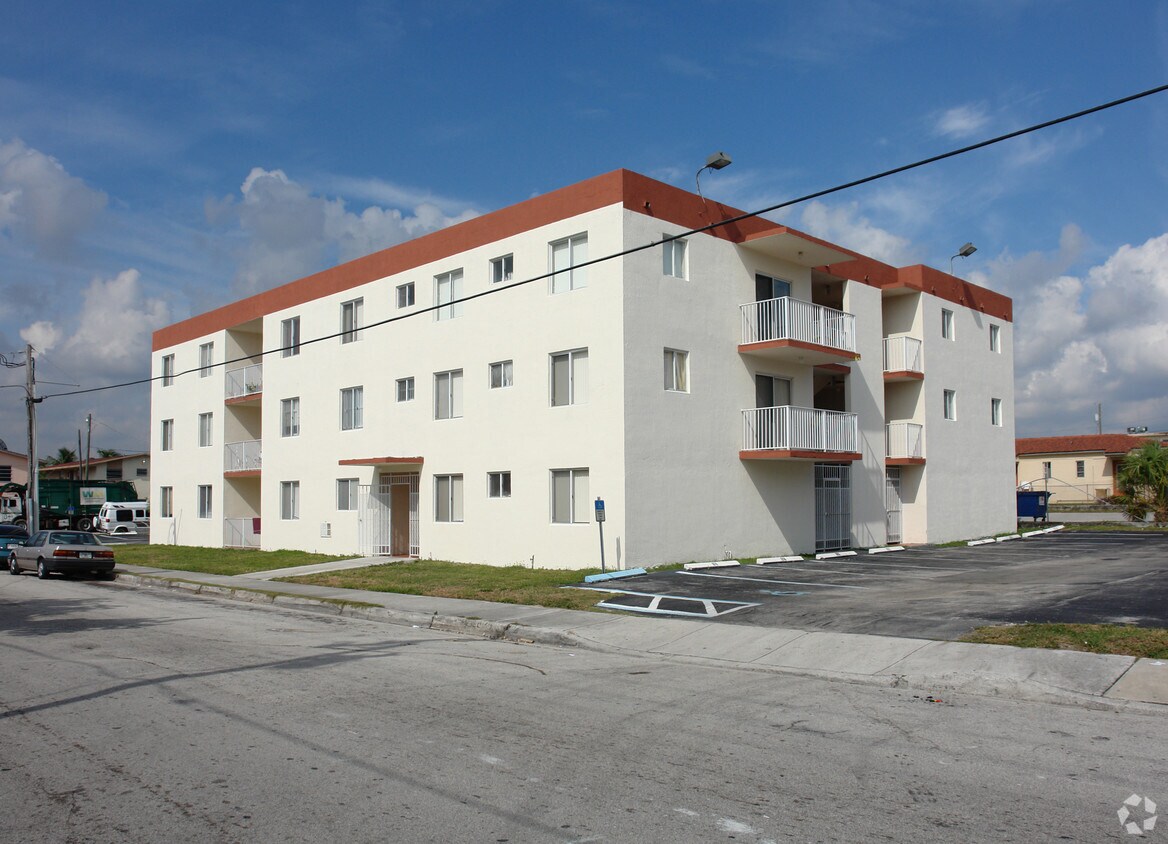 Building Photo - Alcazar Apartments