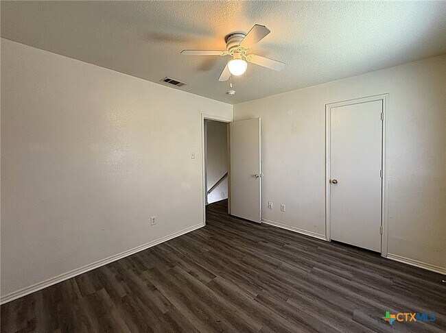 Foto del edificio - 5709 Redstone Dr