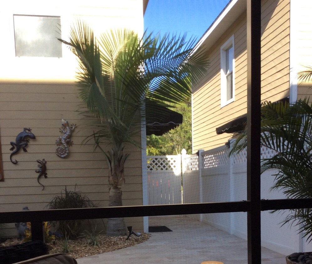 Separate entrance - 14517 Cotswolds Dr