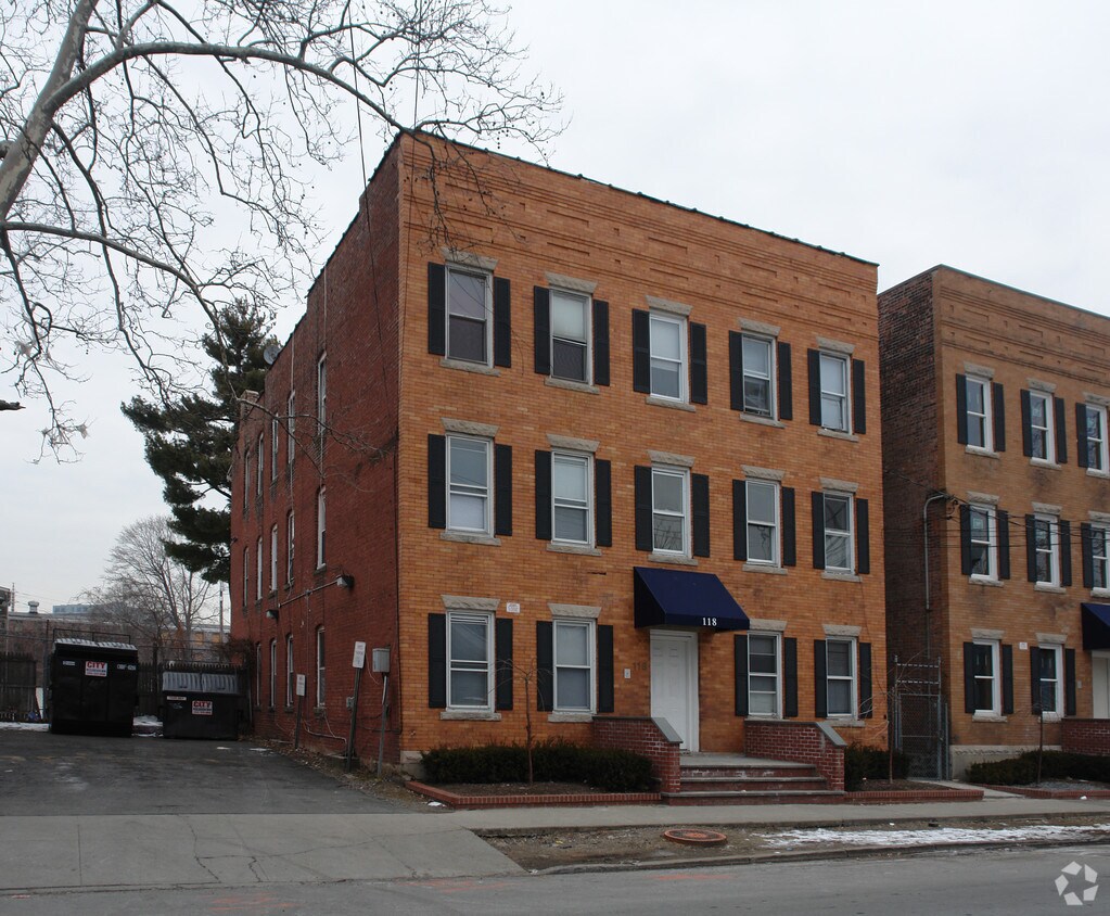 Primary Photo - 118 Henry St