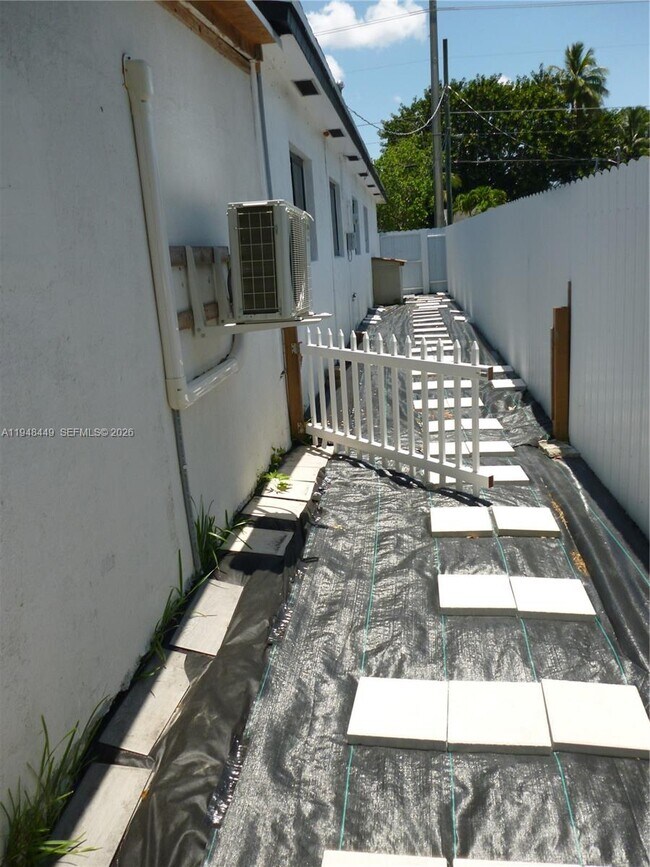 Foto del edificio - 4611 SW 19th St