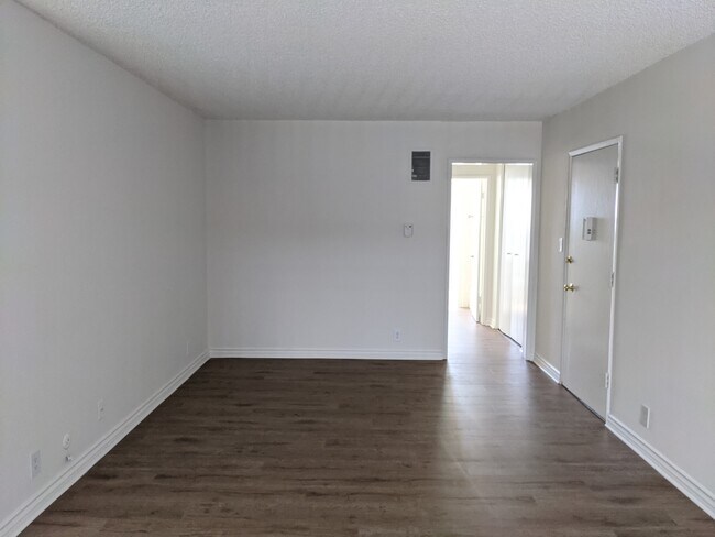 Building Photo - 135 N Hayworth Ave