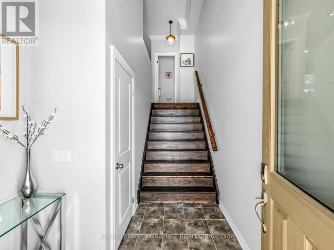 Building Photo - 534 Stream Cres