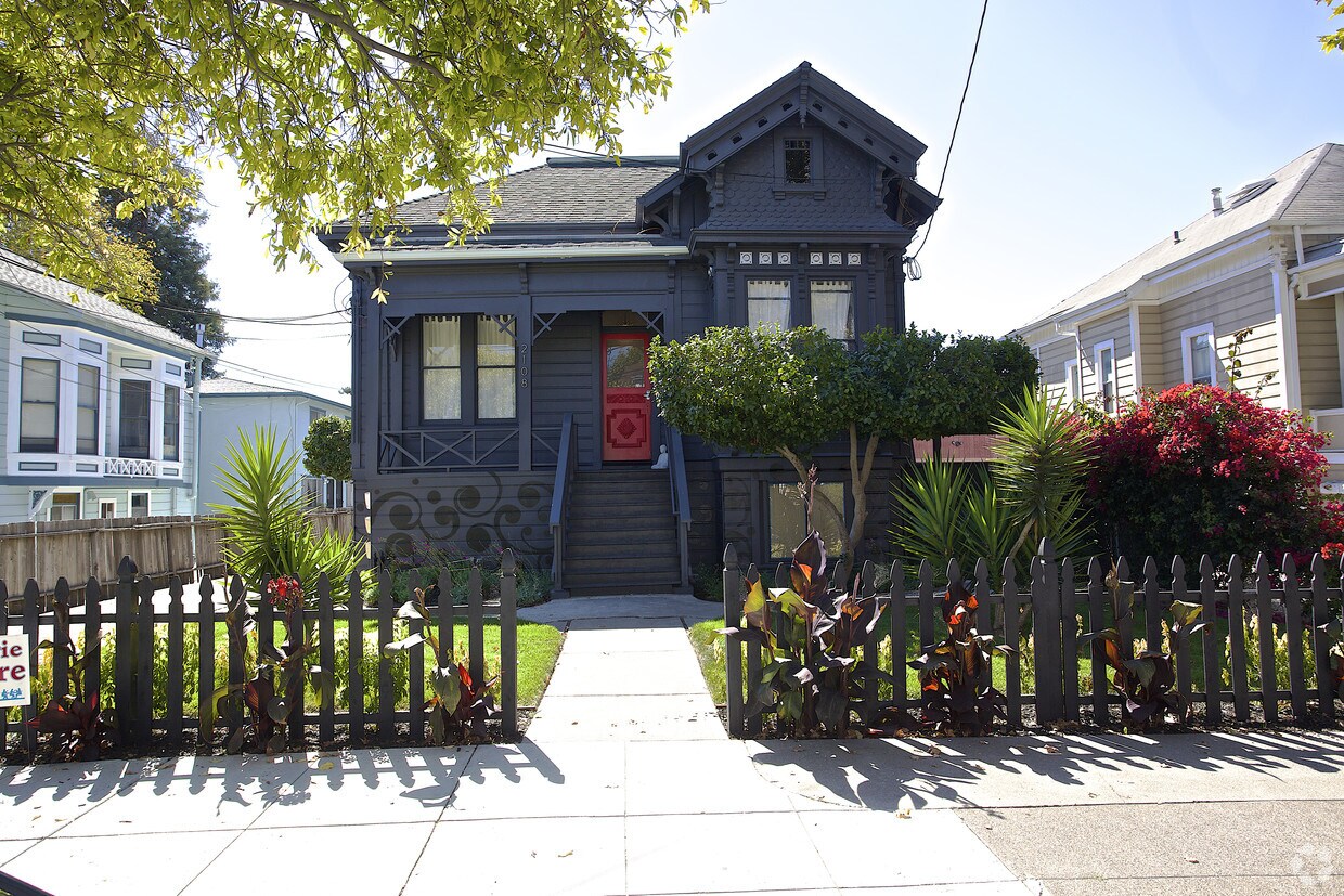 Building Photo - 2108 San Antonio Ave