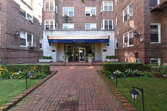 Building Photo - 106-15 Queens Blvd