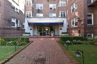 Building Photo - 106-15 Queens Blvd