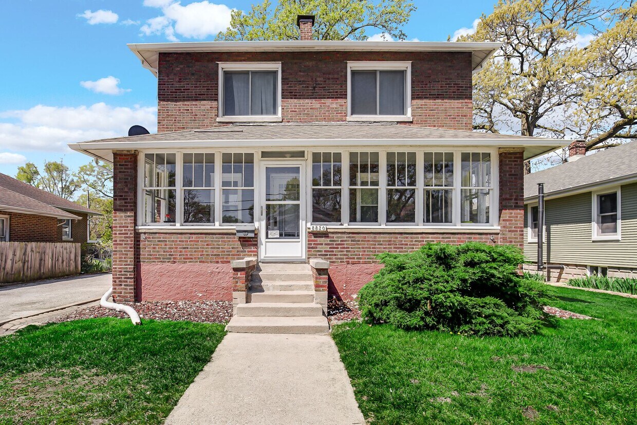 Foto principal - 8830 Parrish Ave