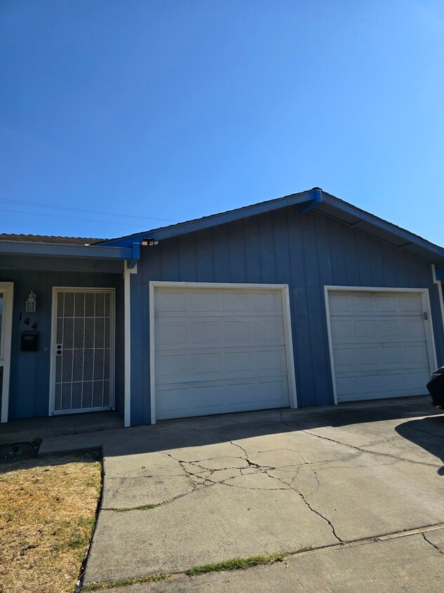 Exterior view - 144 W Alexander Ave