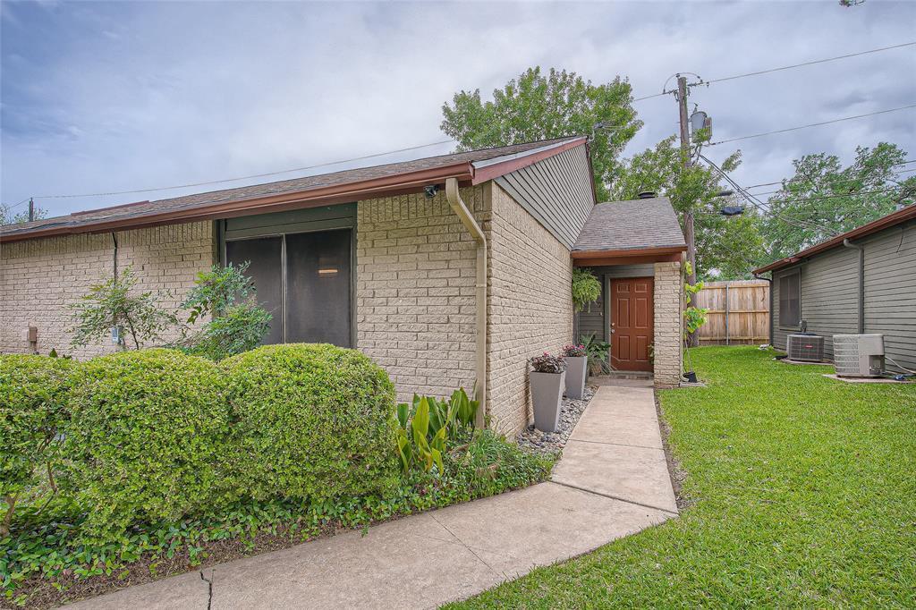 Primary Photo - 3815 Menchaca Rd