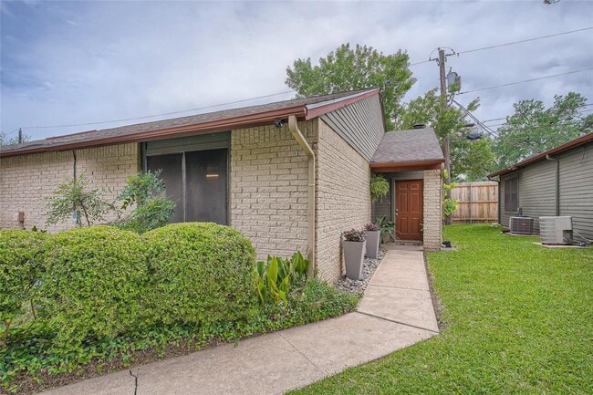 Building Photo - 3815 Menchaca Rd