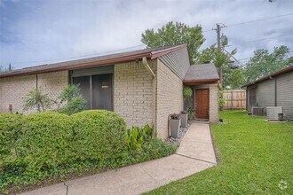 Building Photo - 3815 Menchaca Rd