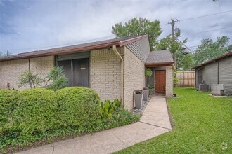 Building Photo - 3815 Menchaca Rd