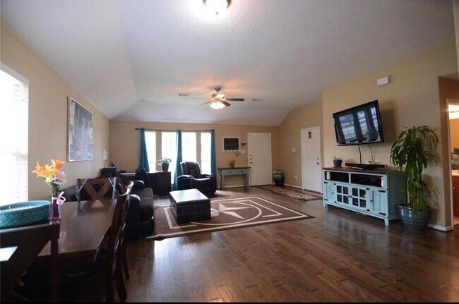 Foto del edificio - 14021 Buckskin Dr