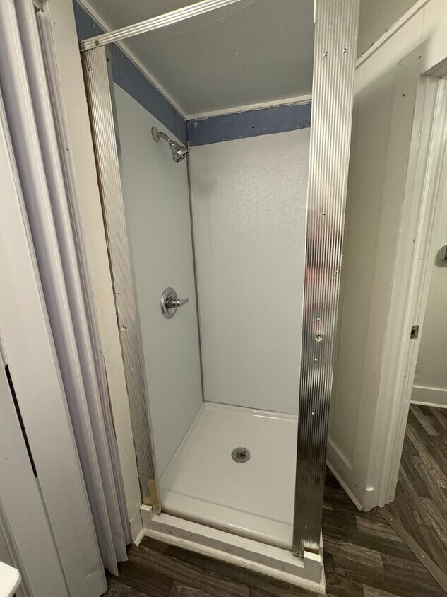 Foto del edificio - 1 bedroom 1 bath studio with utilities inc...