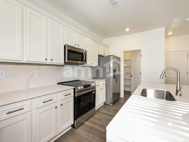 Building Photo - 1539 Aquamarine Dr