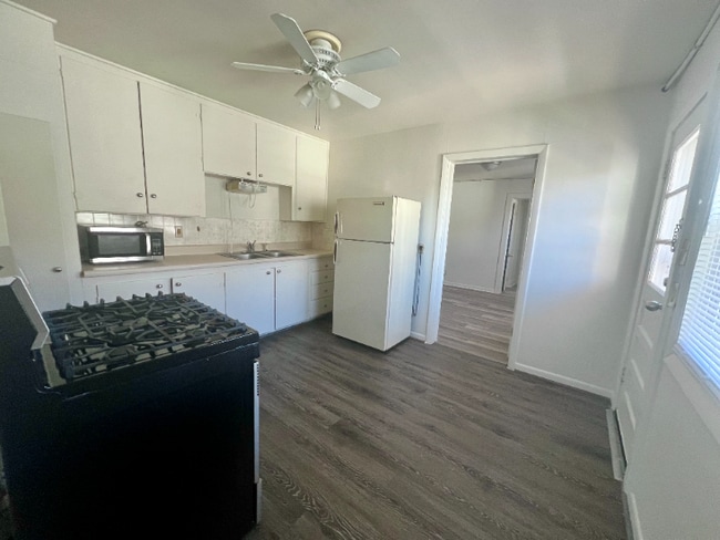 Building Photo - Sunny & Affordable Two Bedroom!