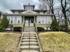 Building Photo - 140 1/2 Crestmont Rd