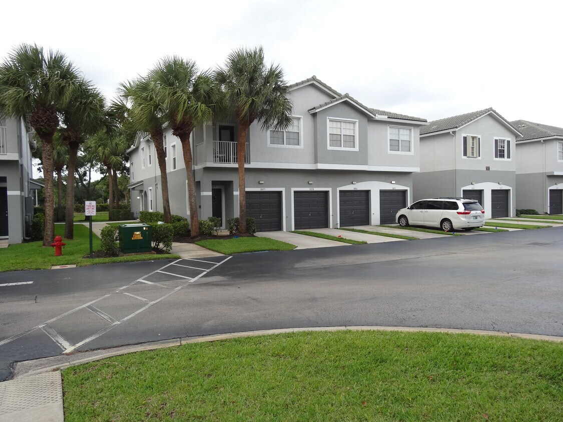 Primary Photo - 3056 Grandiflora Dr