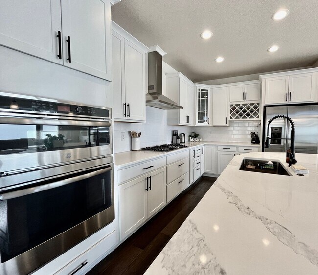 Building Photo - The Farm!! Like New with Custom Features T...