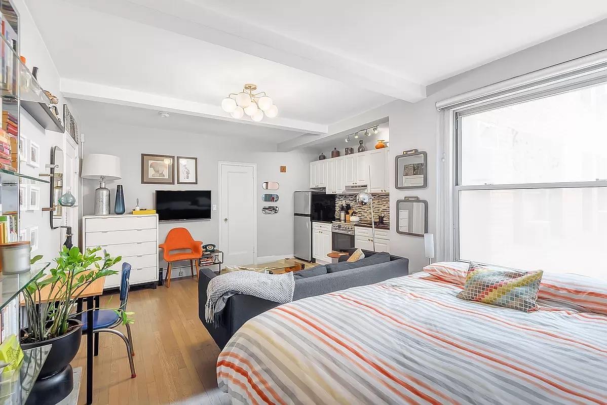 Foto principal - 325 W 45th St