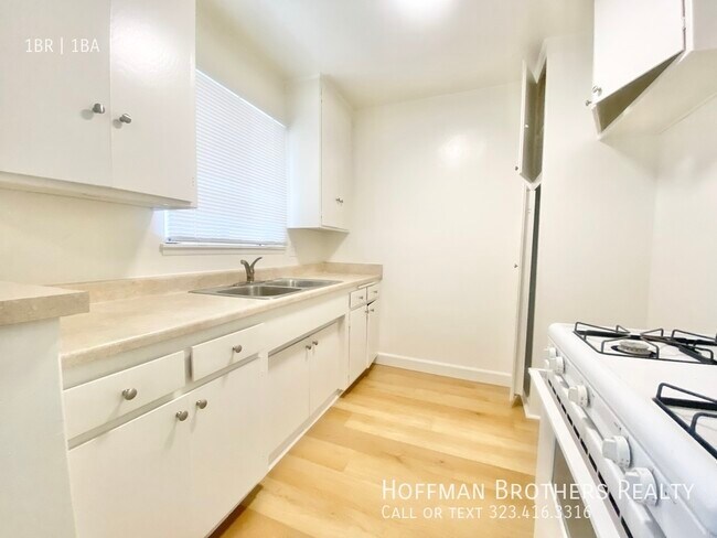 Foto del edificio - 638 N W Knoll Dr