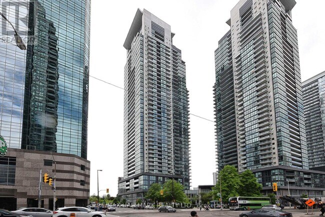 Photo du bâtiment - 5162-5162 Yonge St