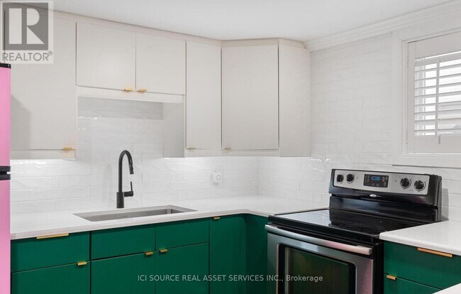 Building Photo - 65 Parkview Rd