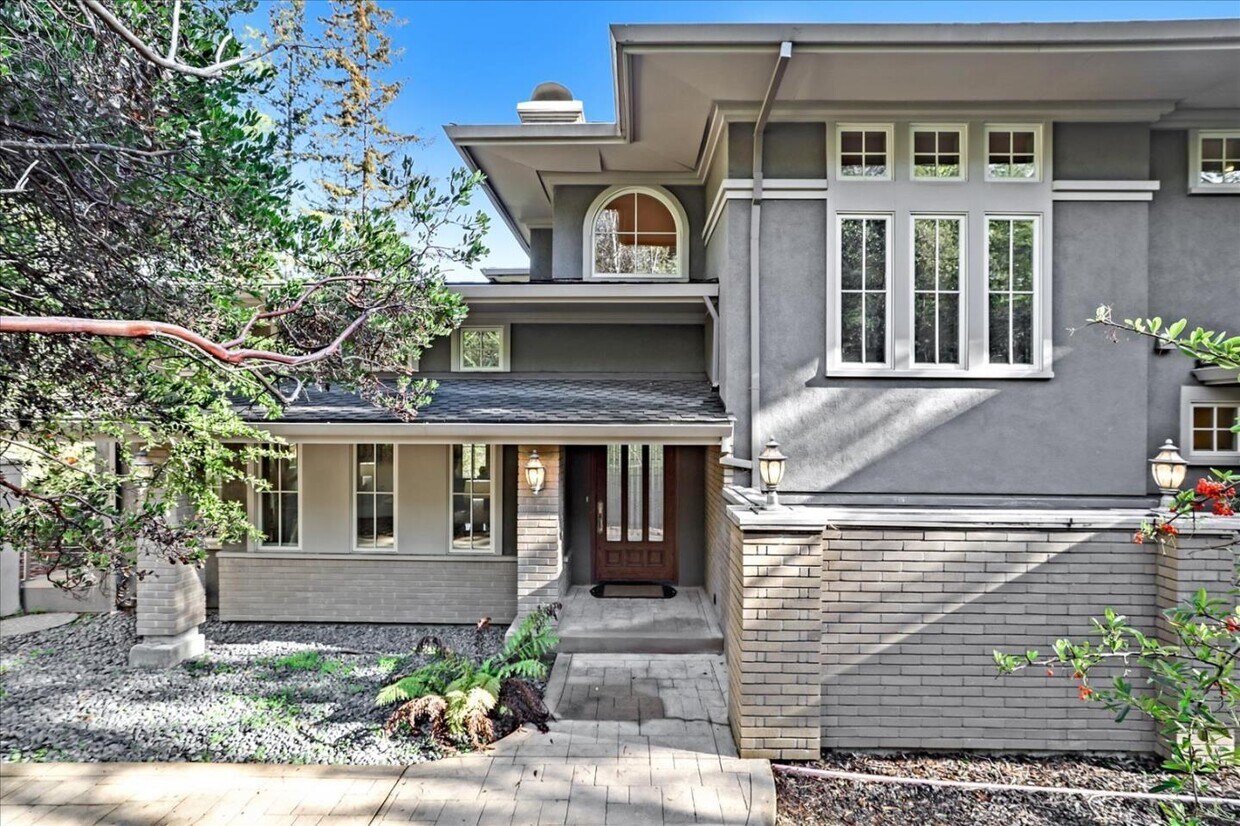 Primary Photo - 837 Chiltern Rd