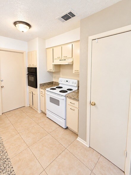Building Photo - 23135 Harpergate Dr