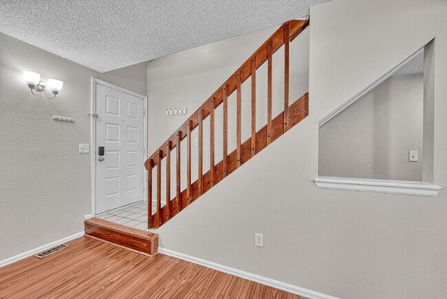 Foto del edificio - $2,350.00, 2-bed, 2.5-bath townhouse in th...