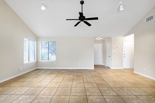 Building Photo - Recently Updated 2 Bedroom Home on Corner ...