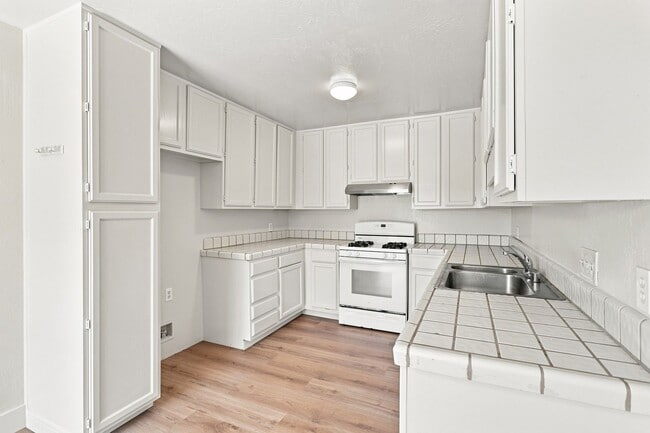 Foto del edificio - 224-A Green Meadow Dr.
