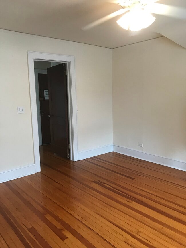 Dormitorio con vestidor - 124 Shippan Avenue Ext