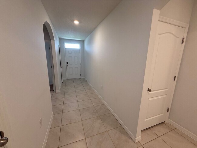 Building Photo - 4/2 Groveland Home