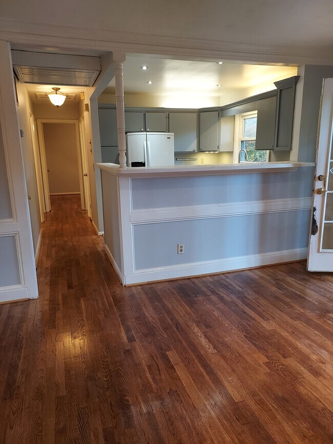 Building Photo - 1094 Greenbriar Cir