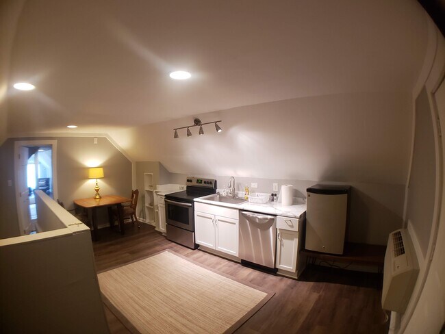 kitchen - 216 N Summit St