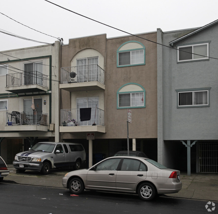 Building Photo - 686 Sylvan St