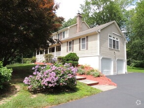 Building Photo - 12 Cardinal Ln