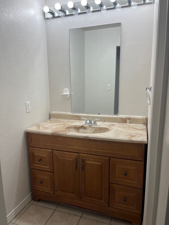 Building Photo - Villas At Gage Point