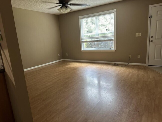 Foto del edificio - 4084 Hidden Hollow Dr