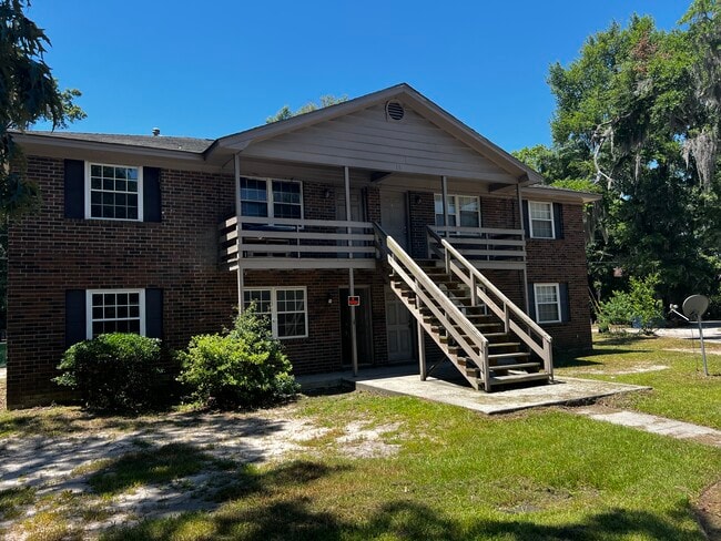 Building Photo - 11 Oak Forest Ln
