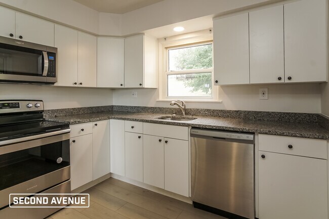 Foto del edificio - 1900 Hankins Dr