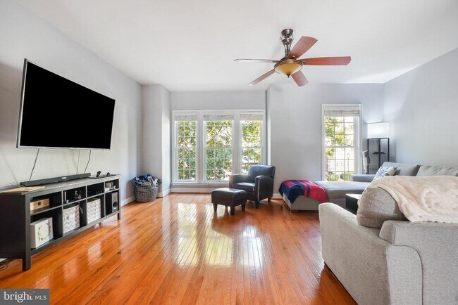 Foto del edificio - 14899 Potomac Branch Dr