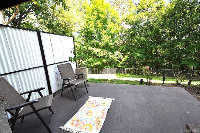 Foto del edificio - 407 Woodland Hills Rd